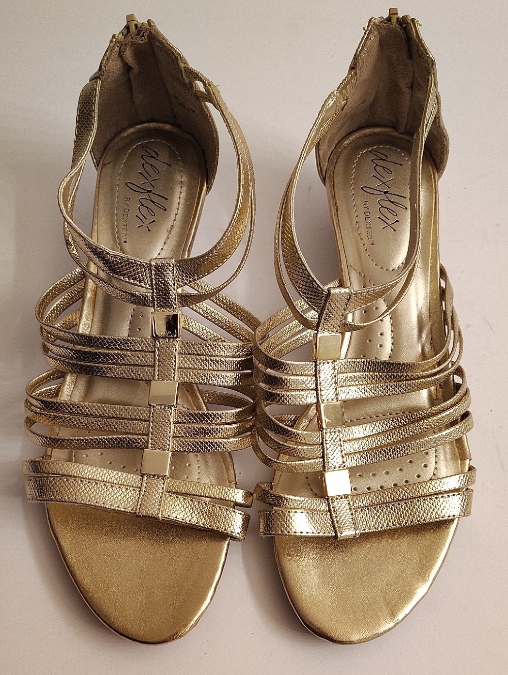 dexflex Women's Sz 8 comfort Metallic Gold Multi-Strap Heeled Sandals GY3D X